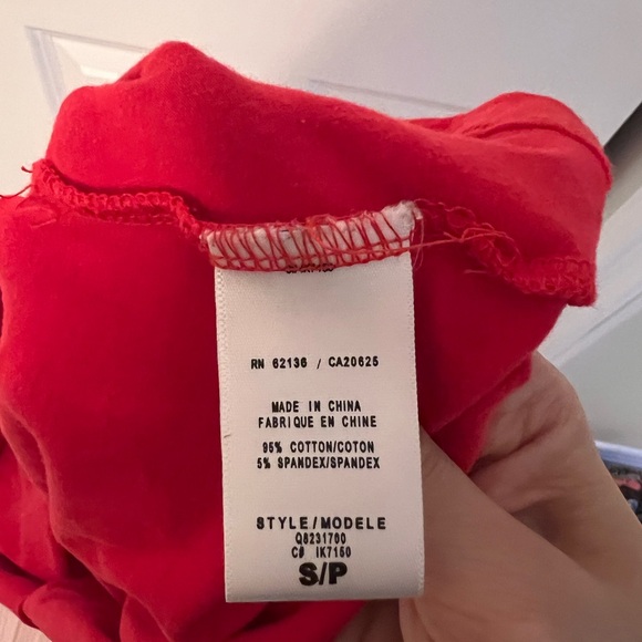 guess jeans sleeveless red turtleneck top - Picture 5 of 5